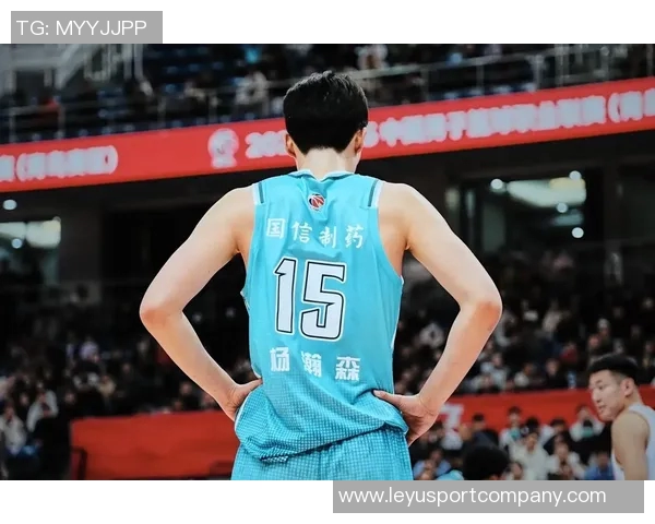 徐长锁慧眼识珠引杨瀚森入青岛开启篮球新篇章 徐长锁慧眼识珠引杨瀚森入青岛开启篮球新篇章