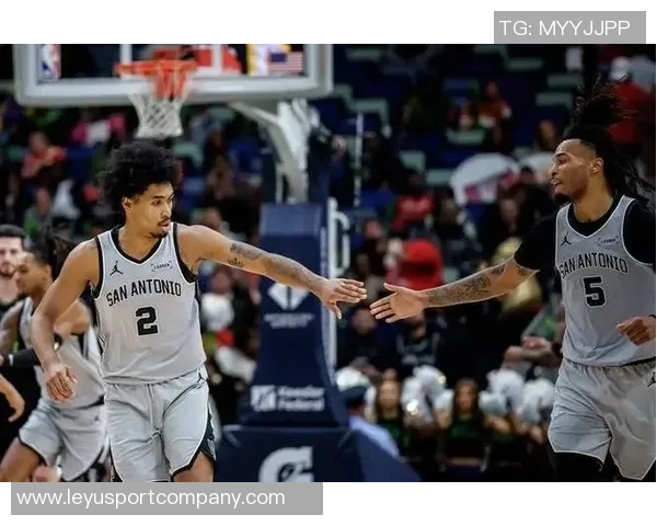 哈珀在本场比赛中表现出色荣膺最佳后卫超越费尔斯卡斯尔和福克斯