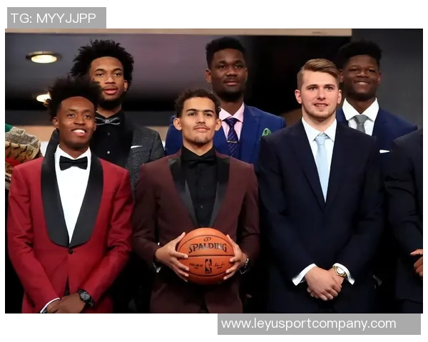 艾顿分享东契奇圣诞礼物喜悦瞬间感谢圣诞老人带来的惊喜 艾顿分享东契奇圣诞礼物喜悦瞬间感谢圣诞老人带来的惊喜