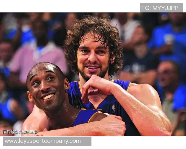 湖人传奇球员武贾西奇格林霍里携手为洛杉矶社区送温暖火鸡