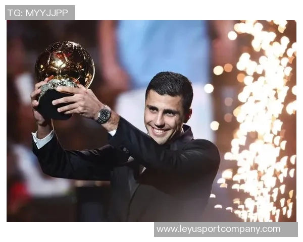 一年前的今天罗德里荣获金球奖见证足球历史的辉煌时刻 一年前的今天罗德里荣获金球奖见证足球历史的辉煌时刻