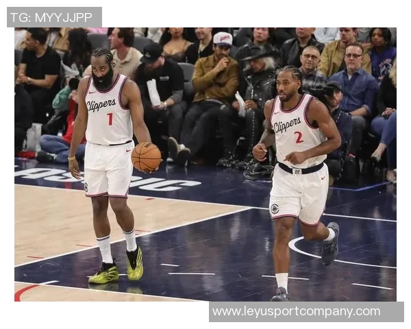 湖刺球迷手机桌面惊现小卡与哈登捧杯画面引发热议