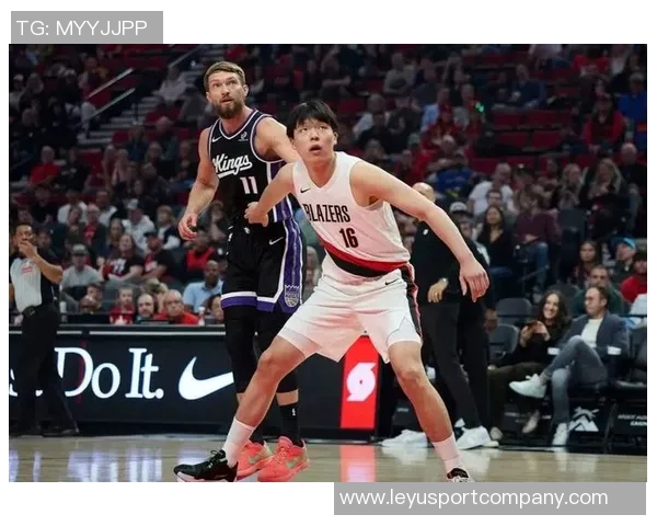 杨瀚森上半场未能登场开拓者暂时领先对手3分继续期待他的表现