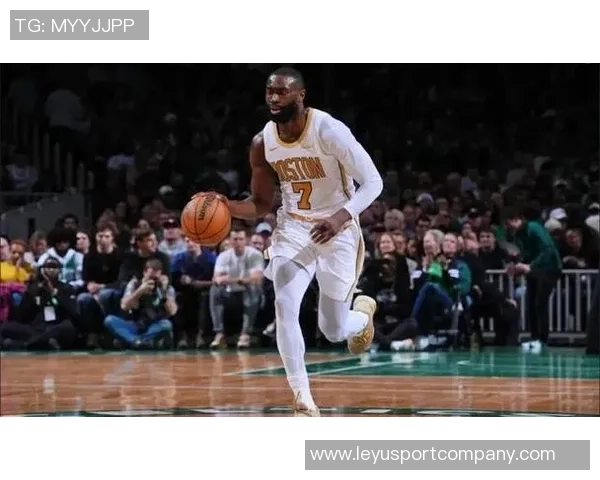 杰伦布朗回应球队三连败强调赛季初期需调整但不应找借口