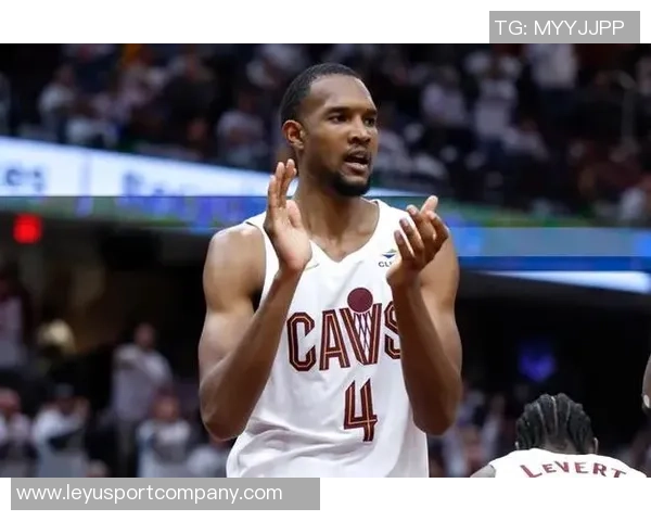 小莫布里与阿伦联手发力半场贡献21分6篮板助力球队争胜