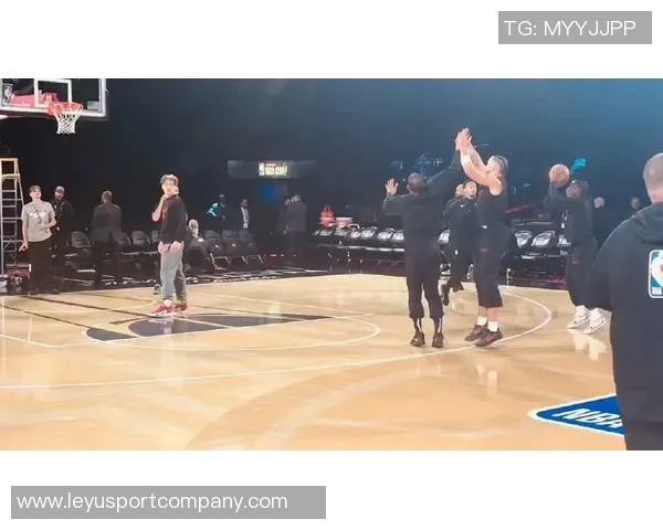 狄龙回归休斯敦表现抢眼24次出手收获23分4篮板4助攻但正负值却为负24